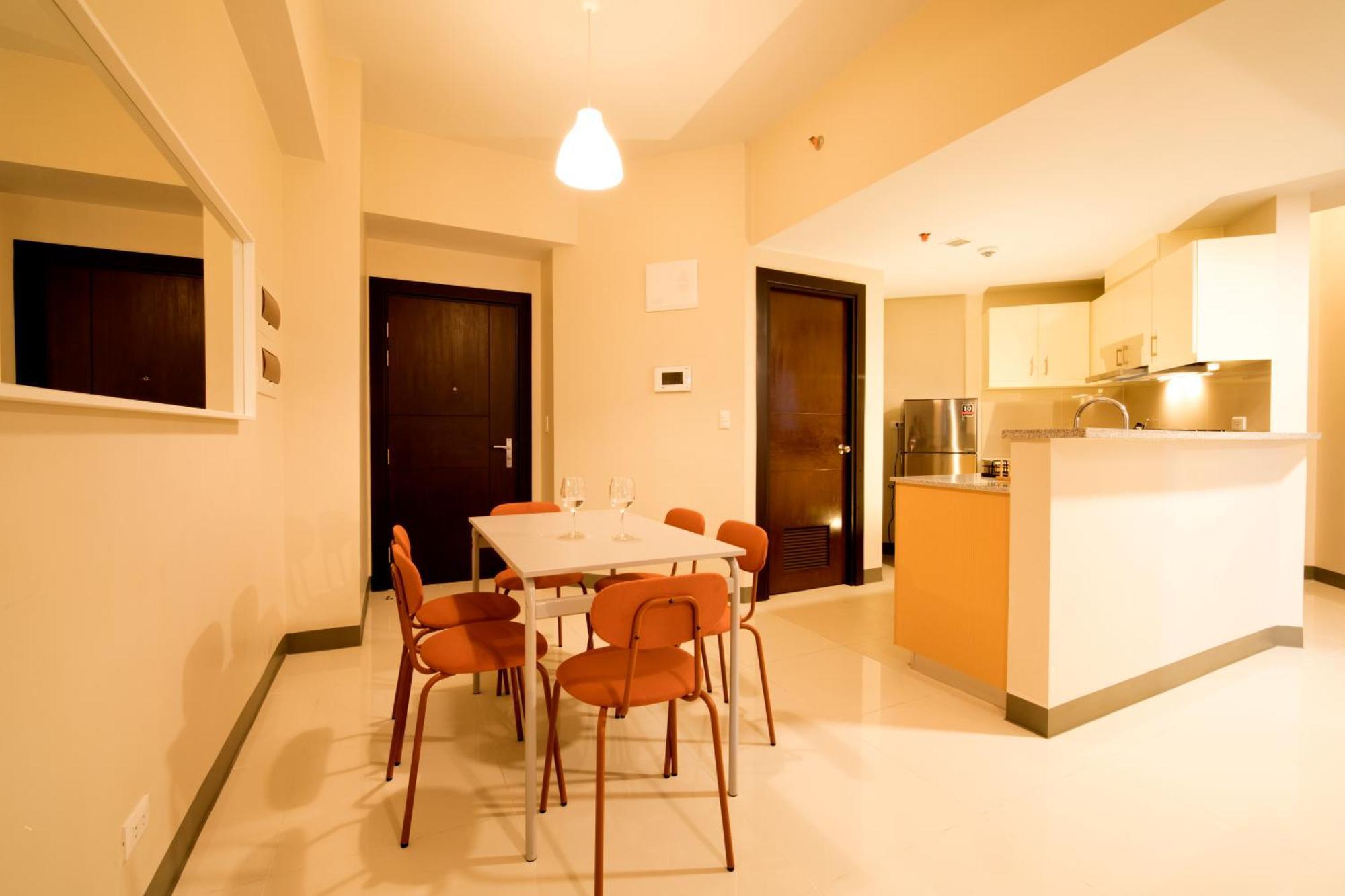 Uptown Parksuites Apartments Tower 2 Bgc By Ph Staycation Манила Экстерьер фото